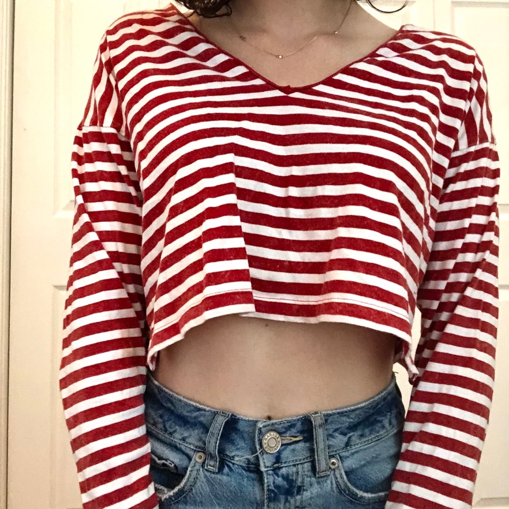 Cropped V-neck Horizontal Red/White Tee